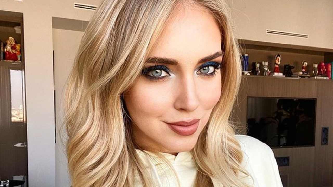 Chiara Ferragni selfie seno meglio