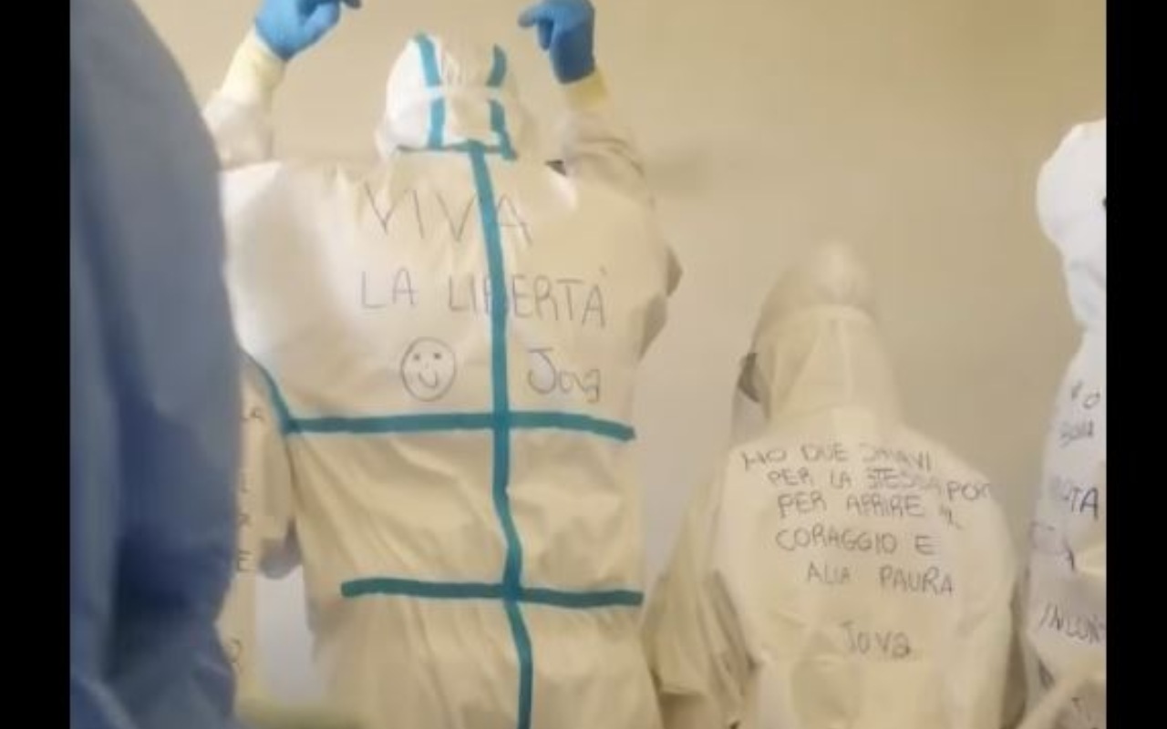 Infermieri, omaggio Jovanotti