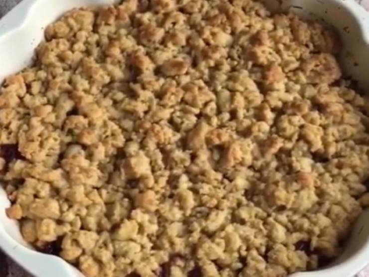 crumble dolce di ciliegie