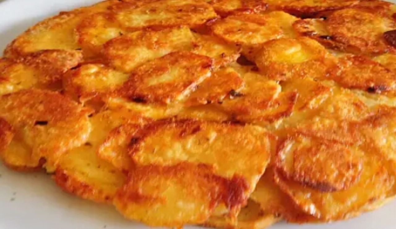 Frittata di patate croccante e senza uova: ricetta ...