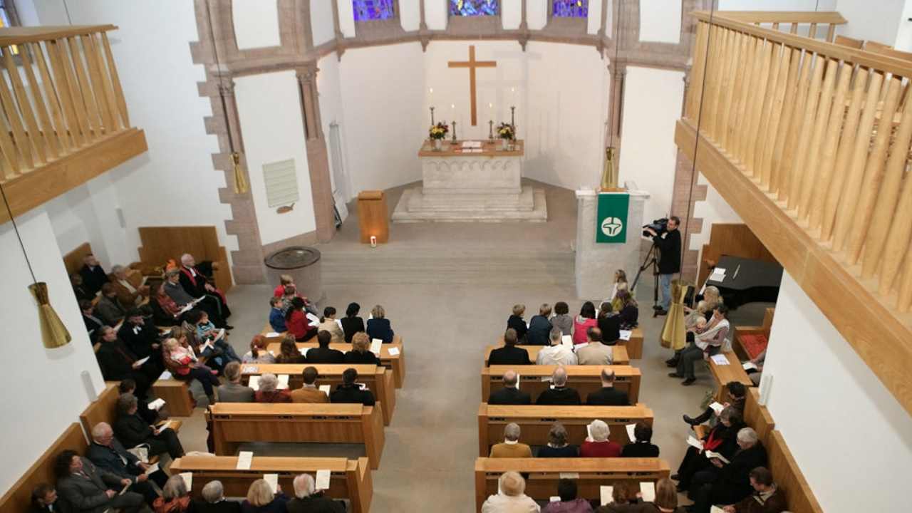 muore pastore omofobo