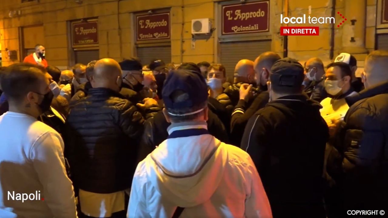 napoli zona rossa campania proteste governo
