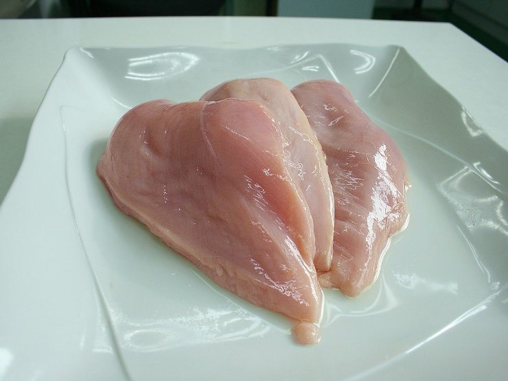 petto pollo crudo