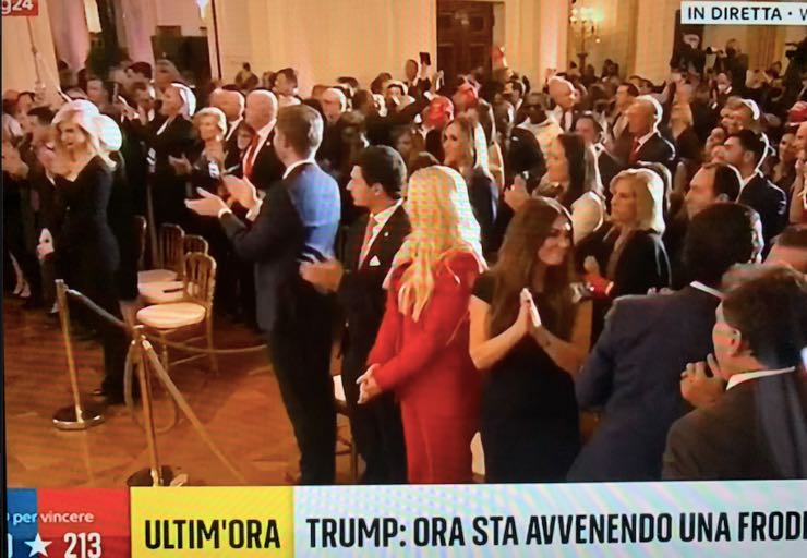 trump conferenza distanziamento sociale