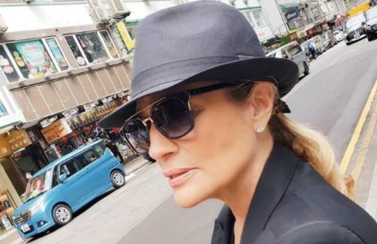 Heather Parisi cappello strada