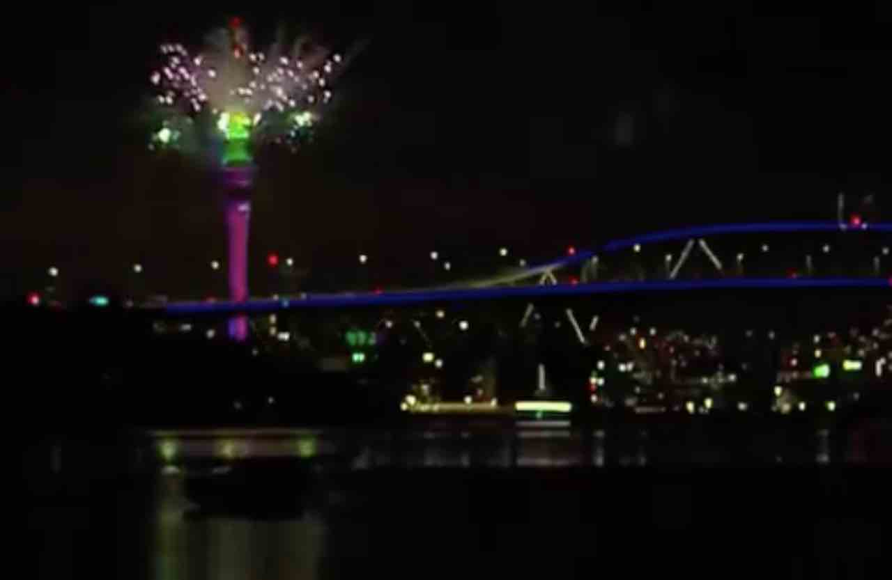 città mezzanotte 2021 fuochi artificiali