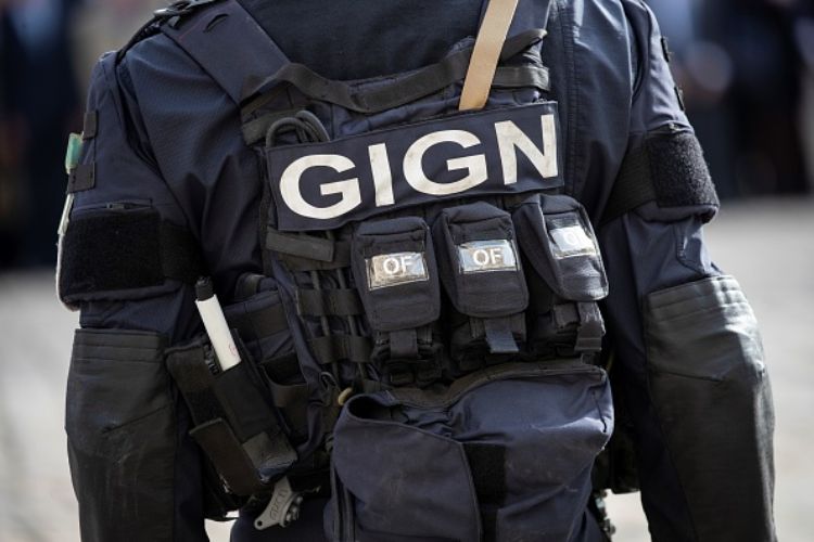 francia gendarmeria sparatoria saint just gendarmi morti