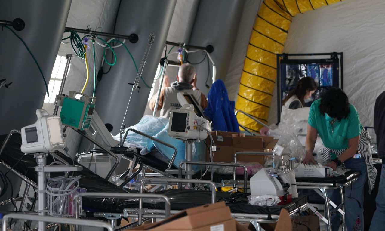 ospedale ebola infermiere suicida