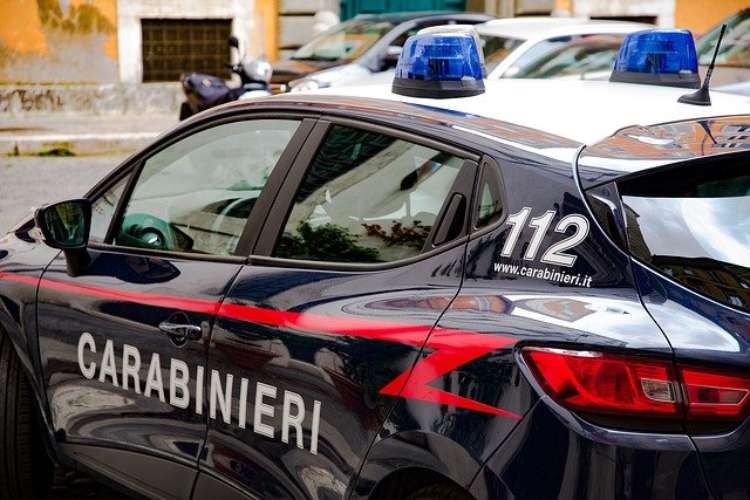 chiama carabinieri non serve niente