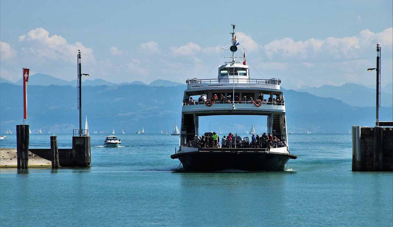 camion fuoco traghetto