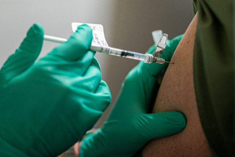 prete virale ospedale - vaccino