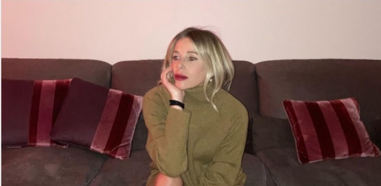 Alessia Marcuzzi, stivale pitonato e gambe in mostra: stupenda - FOTO