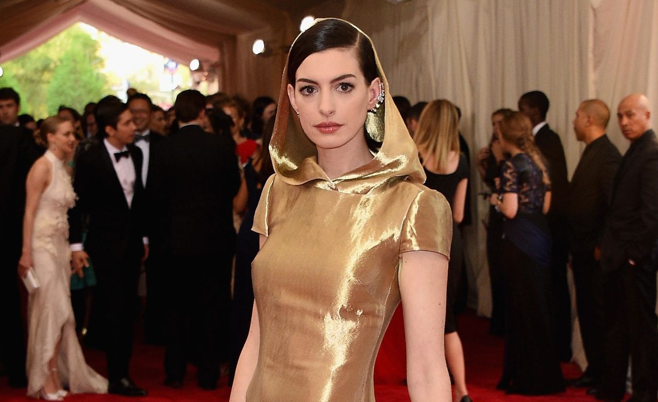 Anne Hathaway in abito da sera