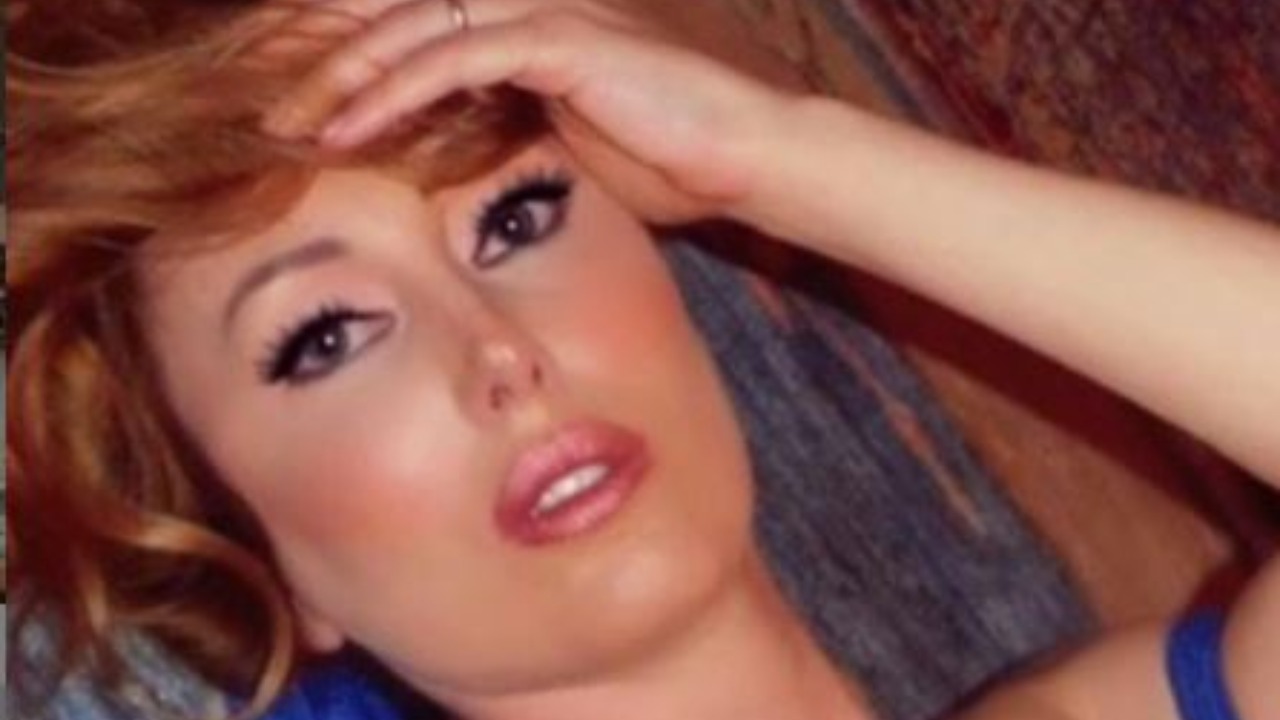 Carolina Casiraghi Rosso Nudo