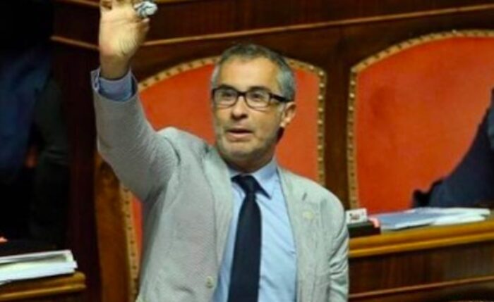 Lello Ciampolillo, chi è il senatore che ha scatenato il caos in Senato