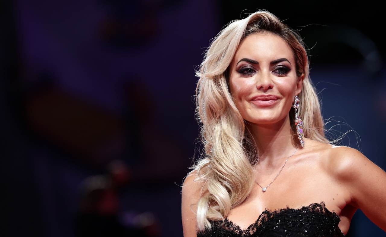 Elena Morali con l'abito nero