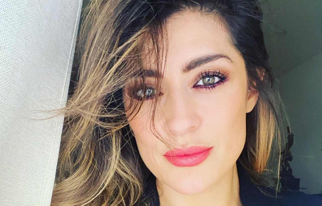 Elisa Isoardi massaggio slip