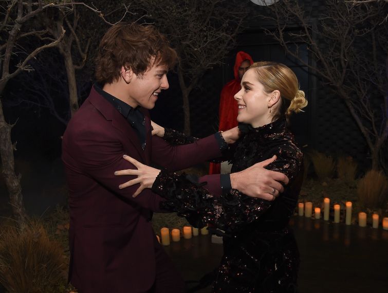 Ross Lynch e Kiernan Shipka