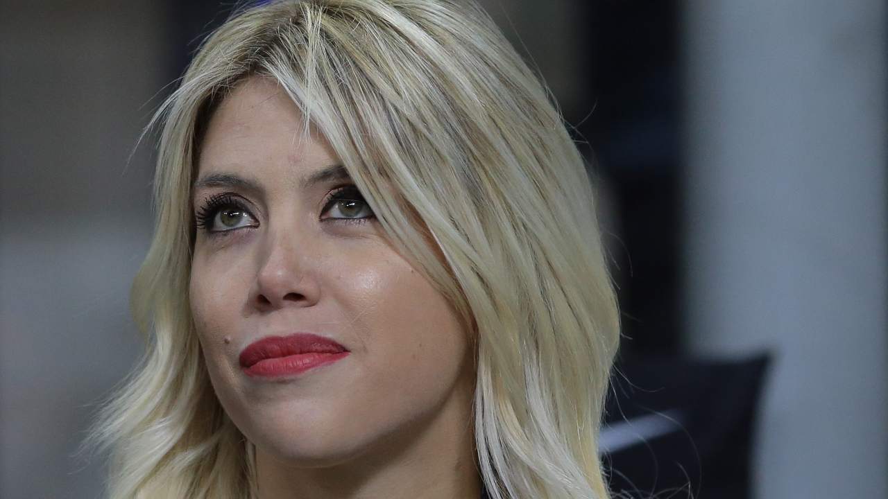 Wanda Nara outfit parigi innevata