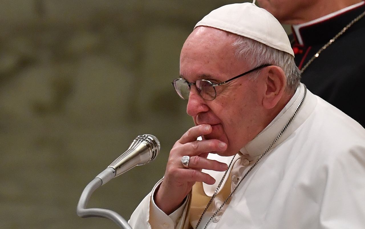 Papa Francesco celebra messa