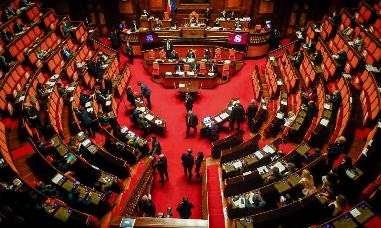 Senato italiano durante voto di fiducia al Governo