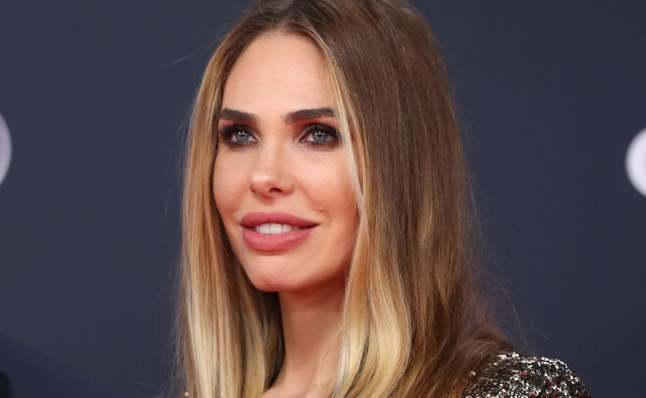 Ilary Blasi conduttrice isola dei famosi