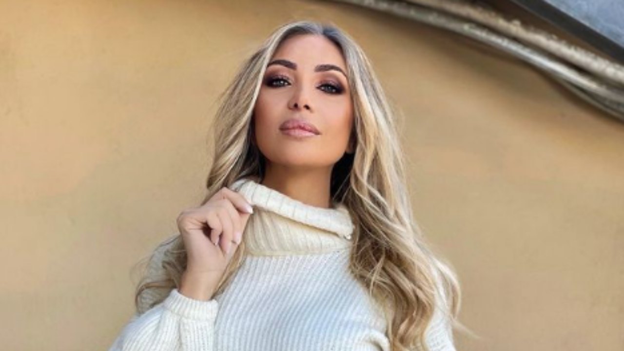 laura cremaschi cerniera giù sguardo