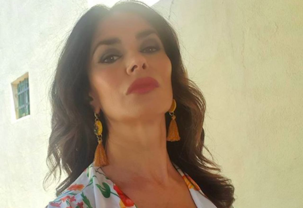 Maria Grazia Cucinotta selfie