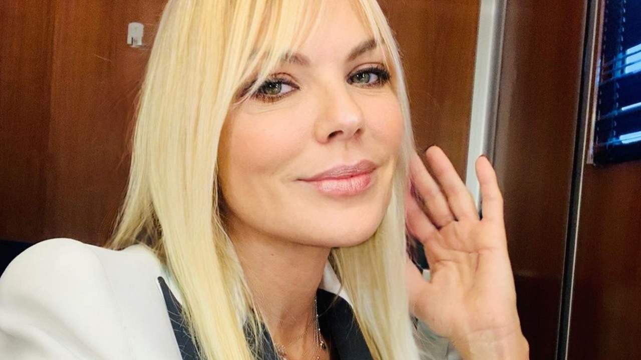 Matilde Brandi sorridente