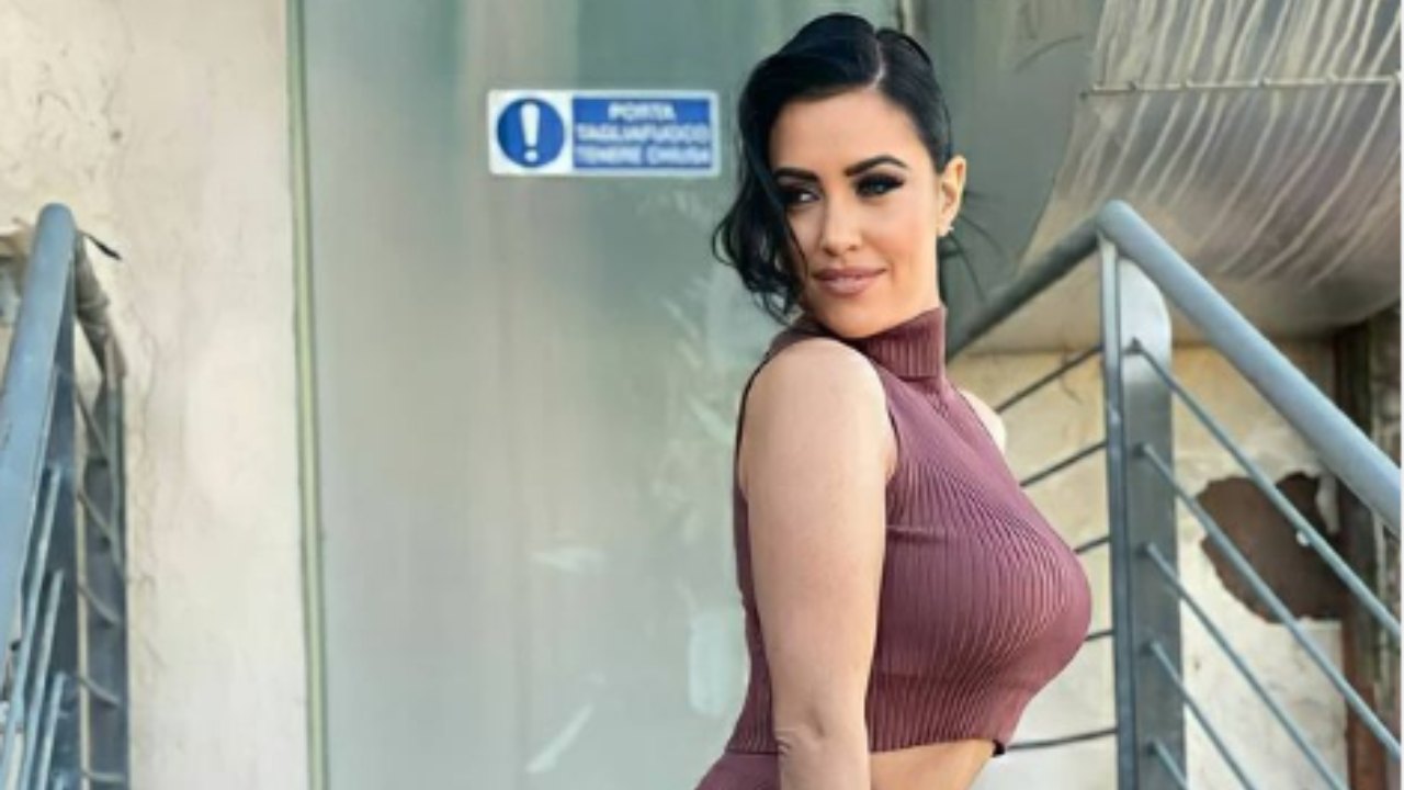 Claudia Ruggeri total white top manda paradiso