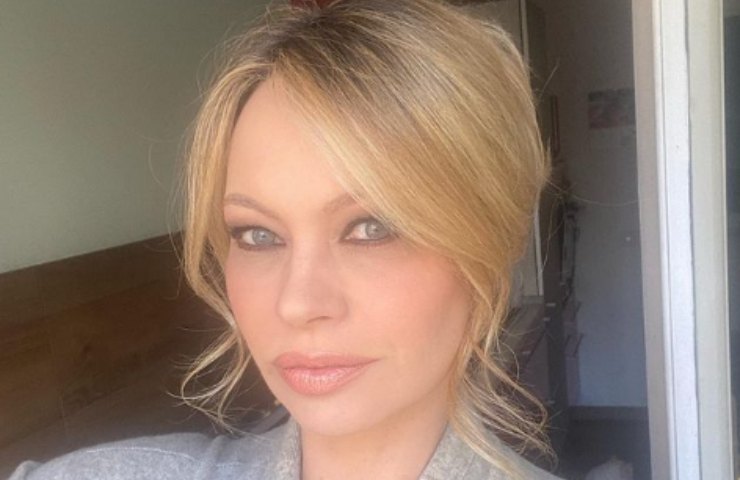 anna falchi vestita tema appuntamento stasera