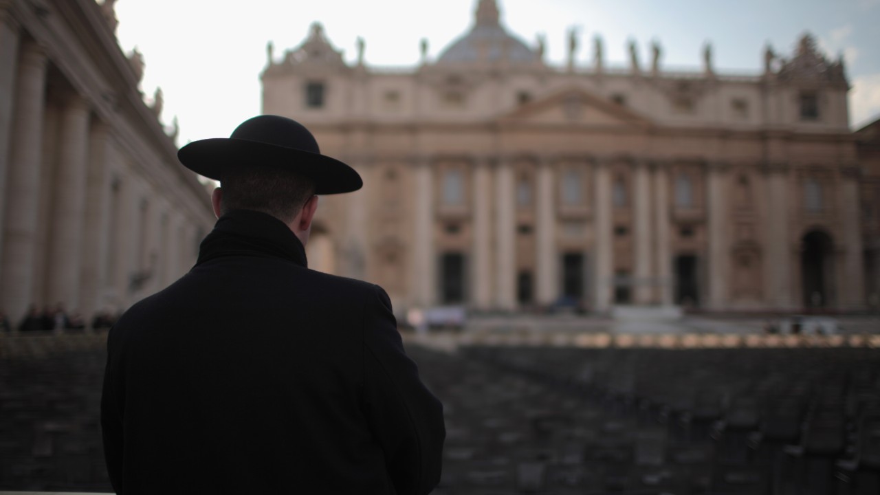 Parroco Governo Attacco