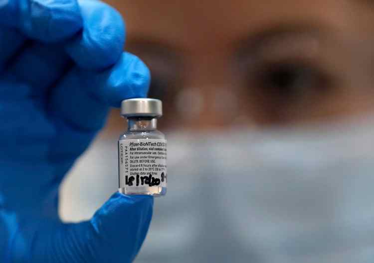 Vaccino Pfizer Uomo Morto Agente Municipale 