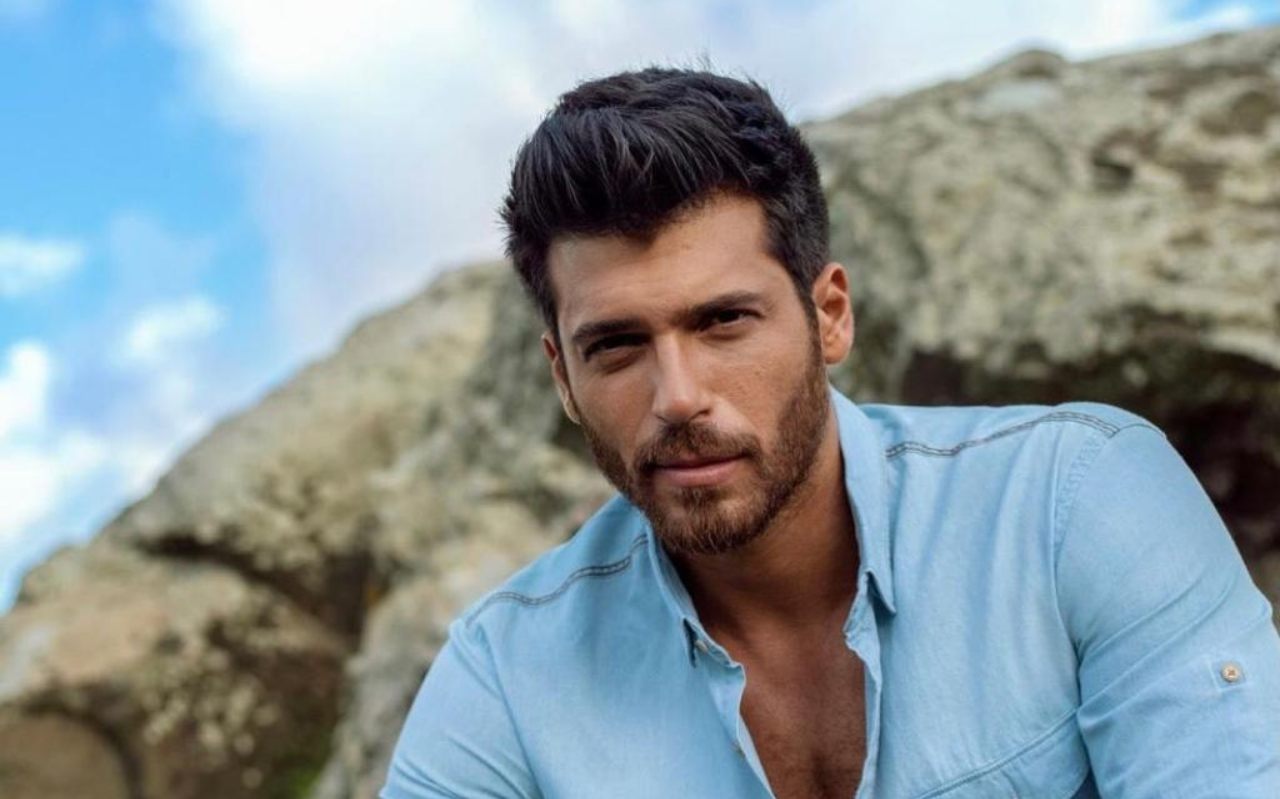 Can Yaman sguardo