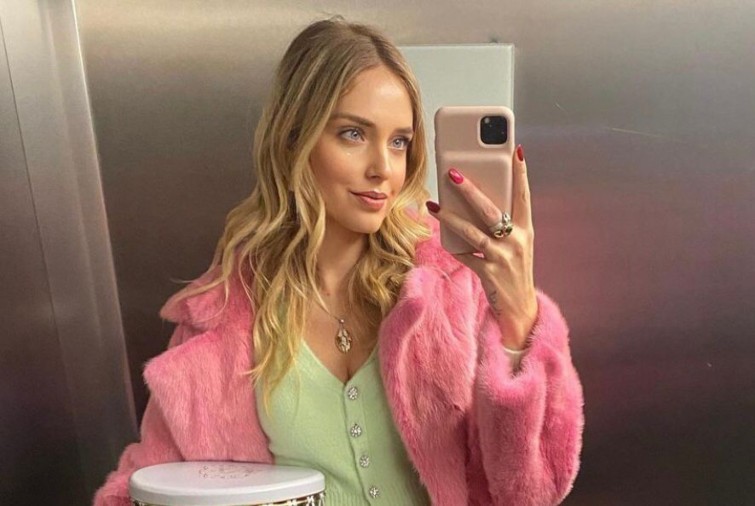 Chiara Ferragni selfie