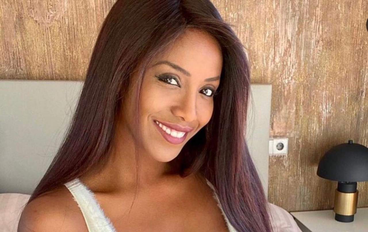 Ainett Stephens bellissima sorridente