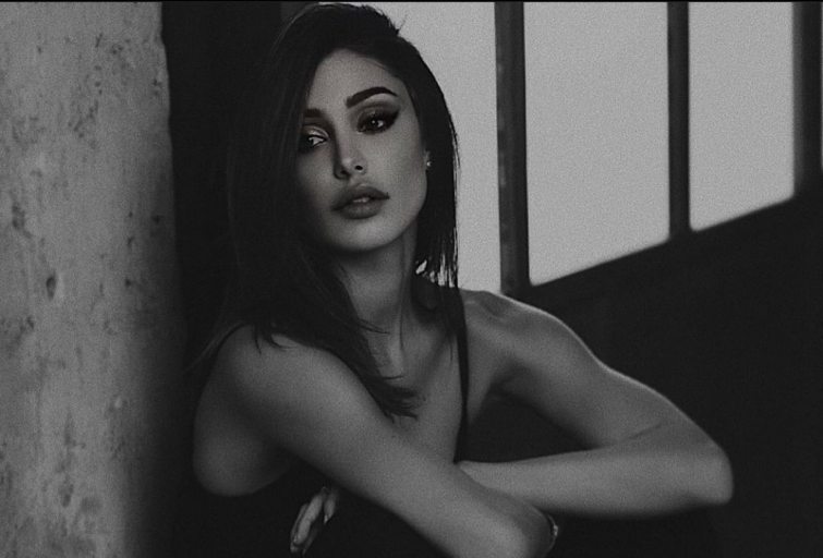 Belen Rodriguez in bianco e nero