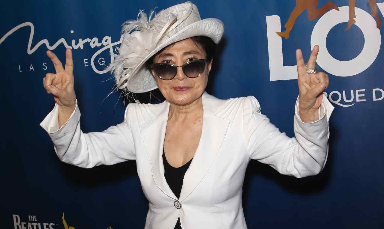Yoko ono vestito bianco