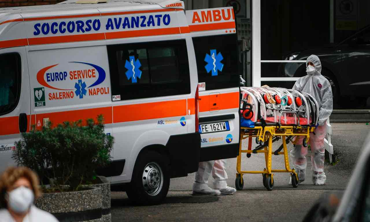 ambulanza medico barella