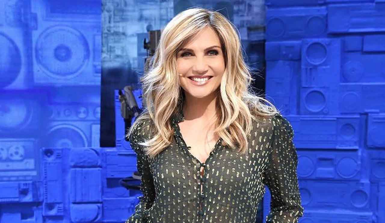 lorella cuccarini assente motivo