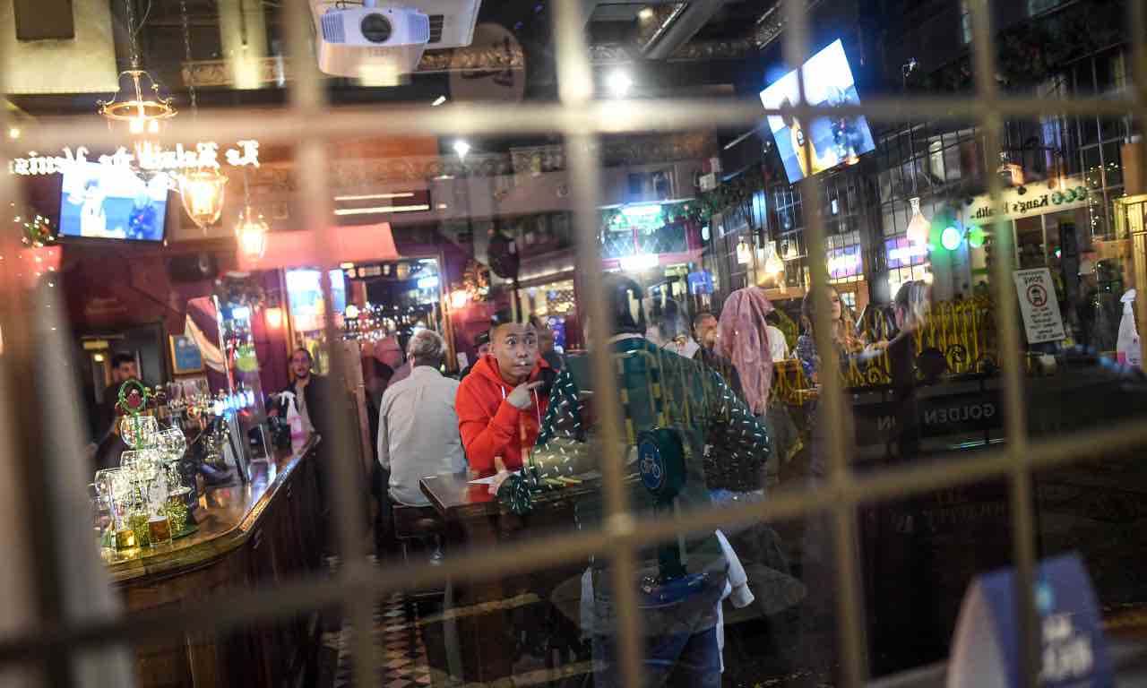 pub negazionista clienti