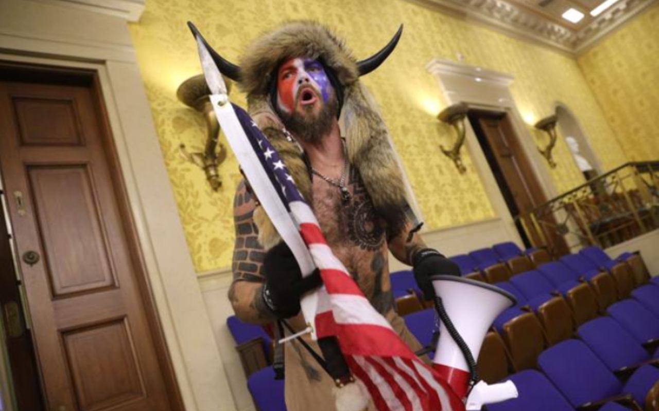 Jake Angeli alla guida della proteste Usa