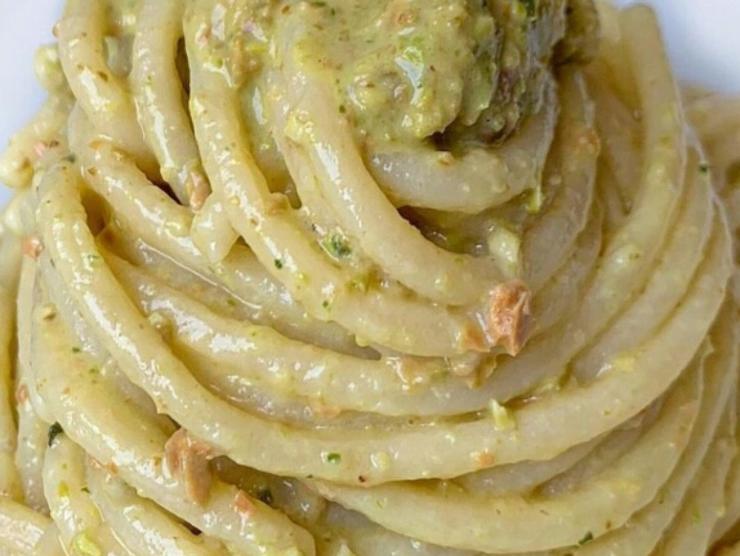 spaghetti aglio olio pistacchio