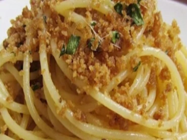 spaghetti pangrattato e speck