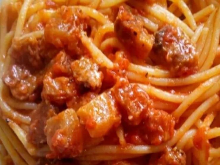 spaghetti al pomodoro pancetta