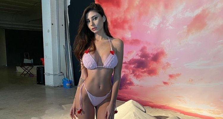 Angela Nasti in bikini