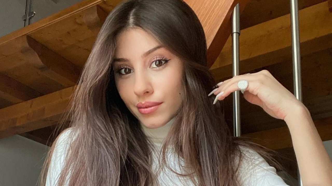 Angela Nasti sguardo accattivante