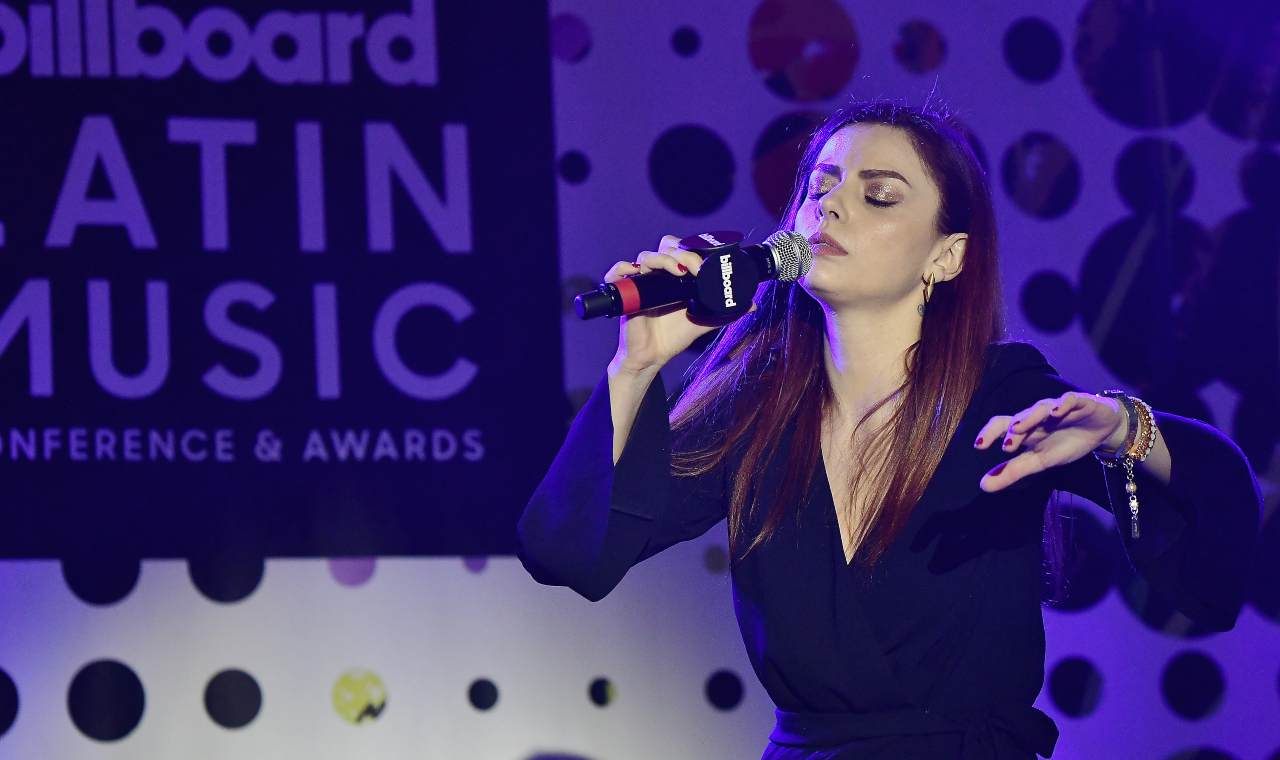 Annalisa Scarrone mentre canta