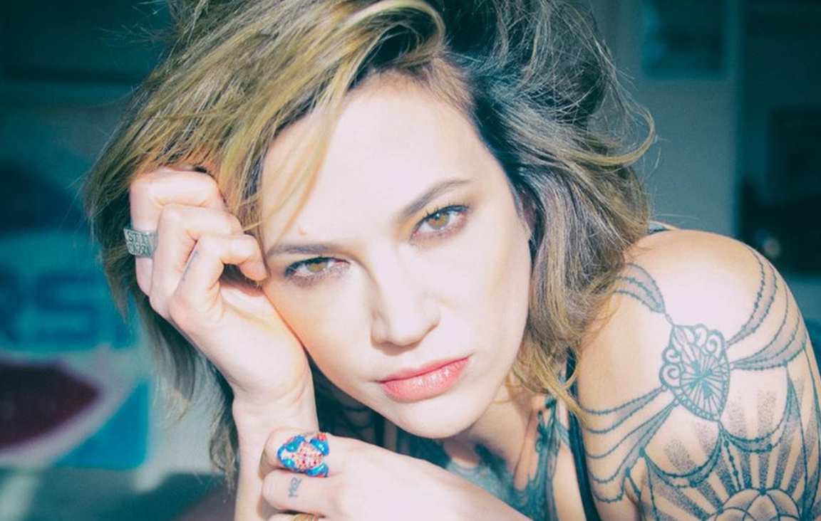 Asia Argento reggiseno