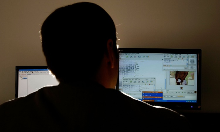 Cyber Irruzione Comune Napoli Hitler